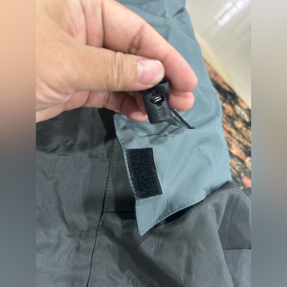 The Northface summit series Gore-tex Jacket. New. Size Large - Picture 11 of 16